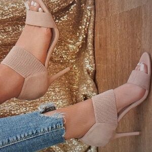 Elegant Nude Stiletto Heels Size 8.5 4 Inch Heel Very Nice.